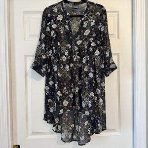 Torrid Outlander Chiffon Floral Babydoll Tunic Top Size 10 Black White